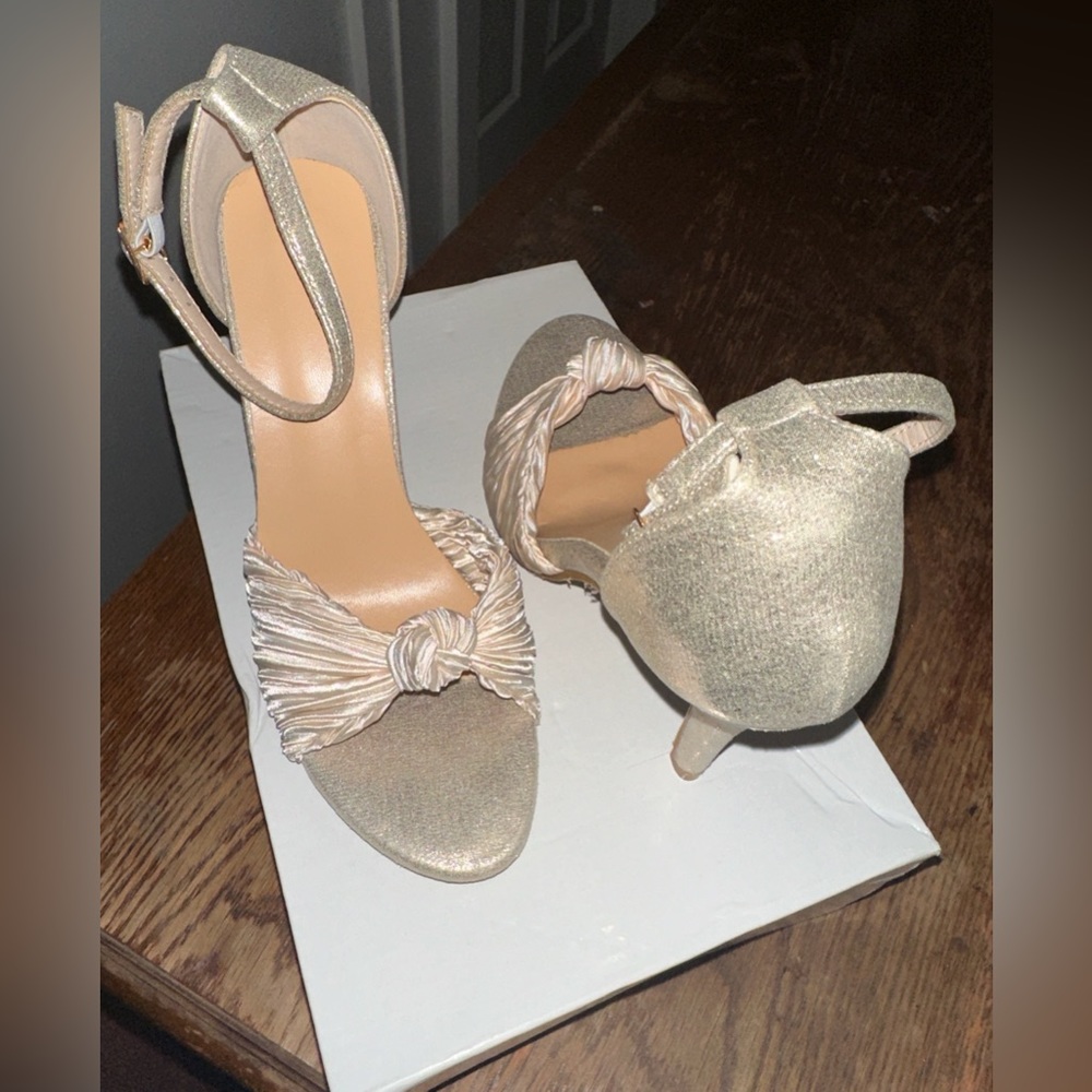 Brand new campaign color heels 3 1/2